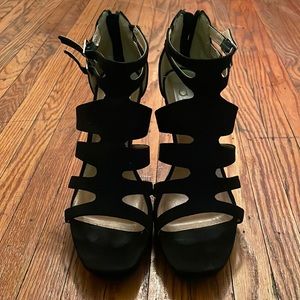 Black Dolce Vita Heels!!